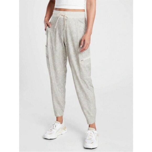 Athleta Venture Printed Jogger Pant in Viper Grey Print Size 4 - Picture 1 of 12